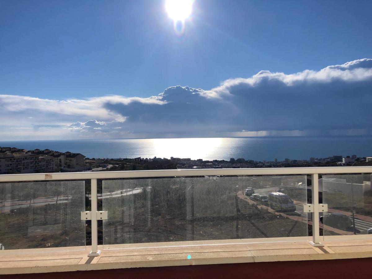 Ático duplex en Benalmádena vistas al mar y montaña dos habitaciones Esterno foto