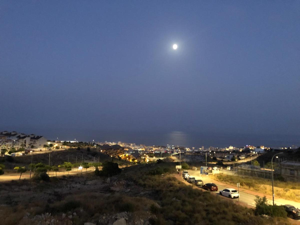 Ático duplex en Benalmádena vistas al mar y montaña dos habitaciones Esterno foto