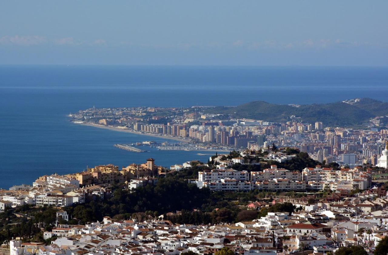 Ático duplex en Benalmádena vistas al mar y montaña dos habitaciones Esterno foto